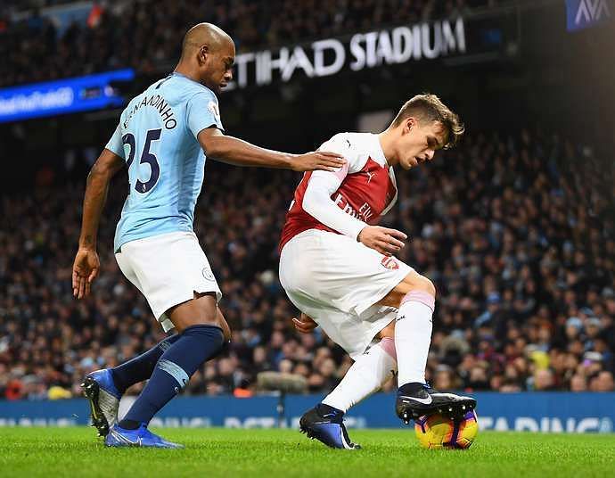 Denis Suarez against Manchester City's Fernandinho